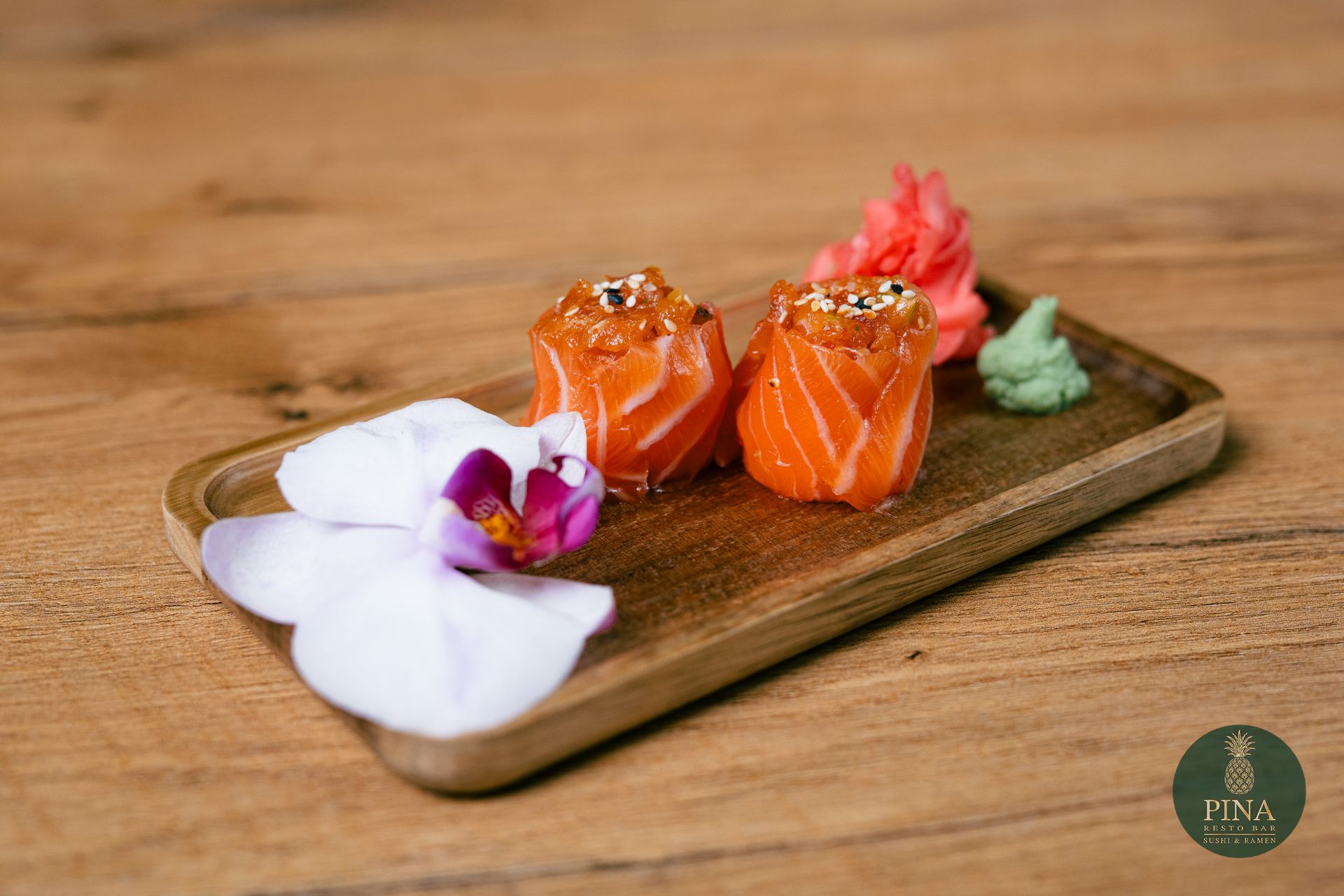 PINA Resto Bar Krakow - sushi Oyakomaki z tatarem z lososia